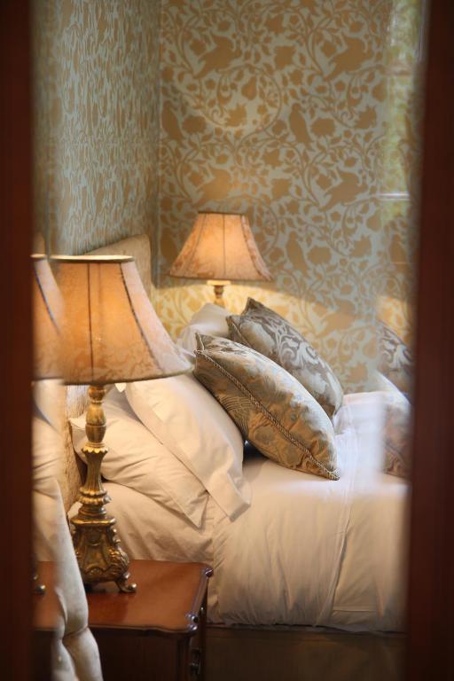 The Stables Townhouse B&B Бирр Экстерьер фото